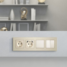 Рамка из металла на 4 поста АluMax шампань алюминий W0043511 &mdash; Multielectrika