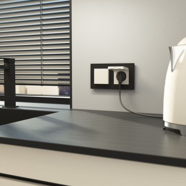 Розетка с заземлением и шторками c крышкой IP44 N (айвори матовый) W1171262 — Multielectrika