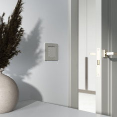 Сенсорный выключатель одноклавишный с подсветкой (дымчатый) W4512014 &mdash; Multielectrika