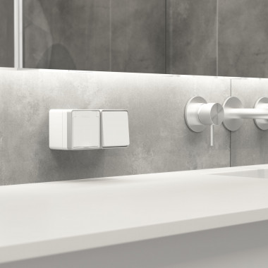 Розетка влагозащ. с зазем. с защит. крышкой и шторками Gallant белая W5071201 &mdash; Multielectrika