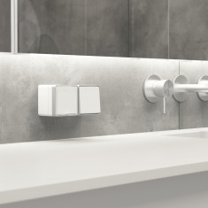 Розетка влагозащ. с зазем. с защит. крышкой и шторками Gallant белая W5071201 &mdash; Multielectrika