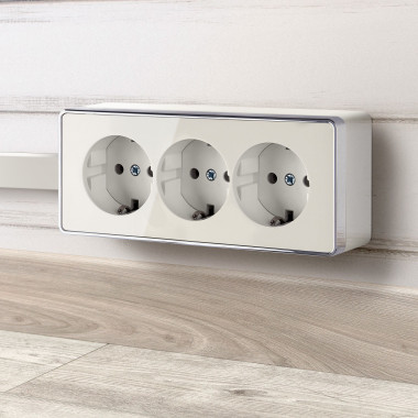 Розетка тройная с заземлением и шторками Gallant слоновая кость W5073103 — Multielectrika