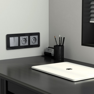 Рамка из стекла на 3 поста Elite черный W0032448 &mdash; Multielectrika