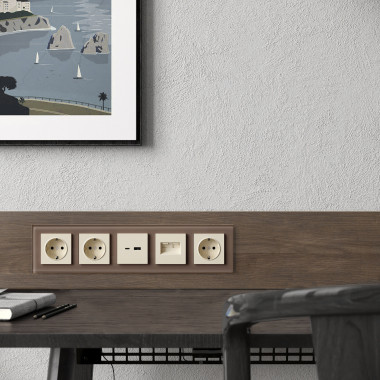 Рамка из стекла на 5 постов Favorit латте W0051142 &mdash; Multielectrika