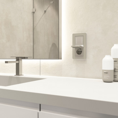 Розетка влагозащ. с зазем. с защит. крышкой и шторками (дымчатый) W1271204 &mdash; Multielectrika