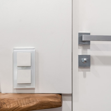 Выключатель одноклавишный проходной (белый) W1112001 &mdash; Multielectrika