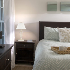 Настольная лампа 01002/1 белый с золотом &mdash; Multielectrika