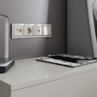 Выключатель двухклавишный проходной c подсветкой (слоновая кость) W1122103 — Multielectrika