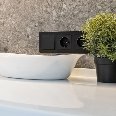 Рамка из поликарбоната на 3 поста Stark черный W0031808 &mdash; Multielectrika