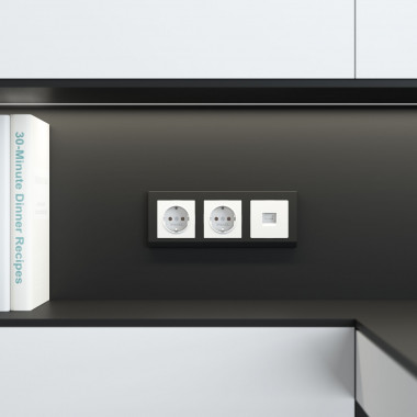 Рамка из поликарбоната на 3 поста Stark черный W0031808 &mdash; Multielectrika