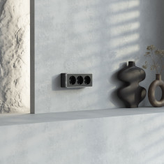 Розетка тройная с заземлением и шторками Gallant черный с серебром W5073134 &mdash; Multielectrika